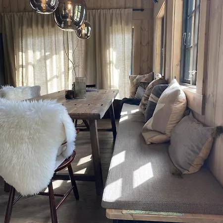 Villa Beautifully Styled Mountain With High Standards, 10 Minutes From Geilo