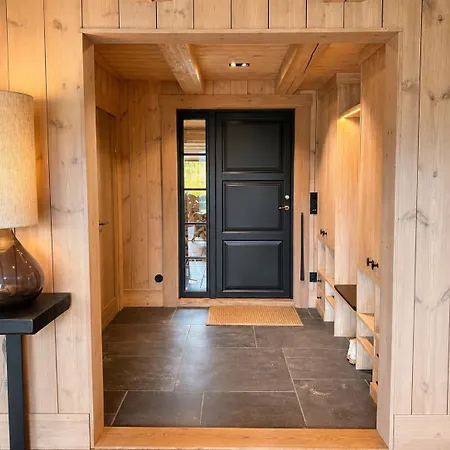 Beautifully Styled Mountain With High Standards, 10 Minutes From