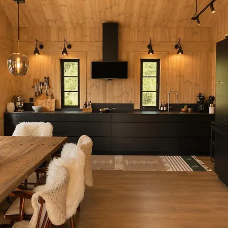 Beautifully Styled Mountain With High Standards, 10 Minutes From