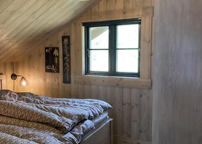 Beautifully Styled Mountain With High Standards, 10 Minutes From Villa