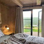 Villa Beautifully Styled Mountain With High Standards, 10 Minutes From