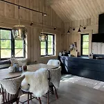 Villa Beautifully Styled Mountain With High Standards, 10 Minutes From