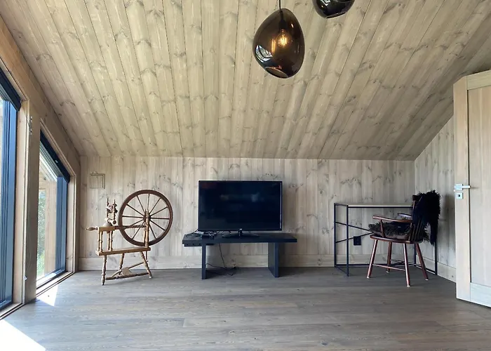 Beautifully Styled Mountain With High Standards, 10 Minutes From *