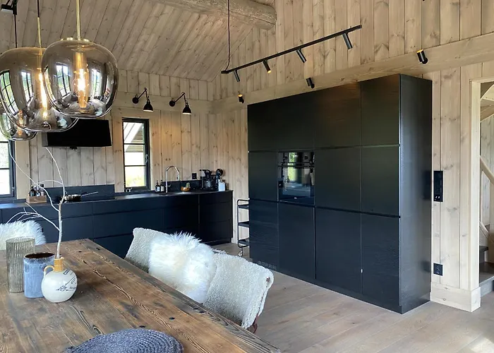 Beautifully Styled Mountain With High Standards, 10 Minutes From